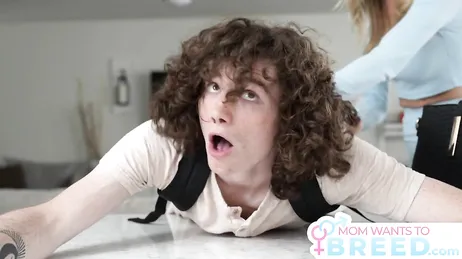 Ik had niet gedacht dat de vriend van mijn zoon mij zo goed zou neuken