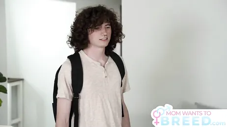 Ik had niet gedacht dat de vriend van mijn zoon mij zo goed zou neuken