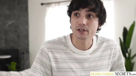 De hele dag zijn stiefmoeder bespioneren... die jongen is een pervert!