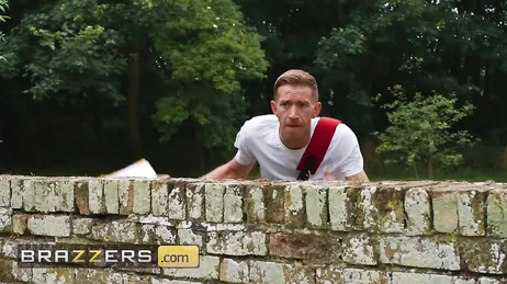 Ik bespioneer de hele dag de buurvrouw, ze heeft een geweldige kont...