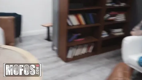 Schandaal!! Verpleegster betrapt op selfies met patiënt