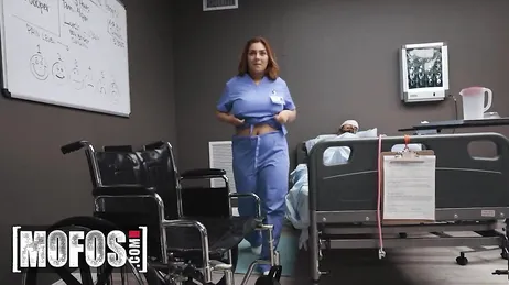 Schandaal!! Verpleegster betrapt op selfies met patiënt