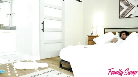 Deux demi-sœurs cruelles décident d'échanger leurs petits amis : quelles salopes !