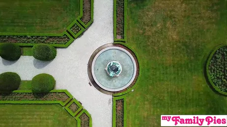 Papá casi me pilla enseñándole el coño a mi hermanastro