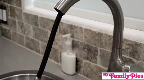 La hermana de mi mujer tiene los pezones duros como piedras