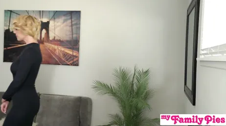 Perché indossa pantaloncini così corti quando è in casa?