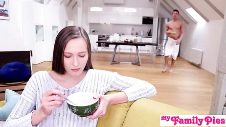 Joder papá, no me creo la polla que tienes, si es inmensa !!