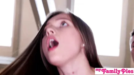 Joder papá, no me creo la polla que tienes, si es inmensa !!