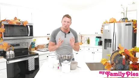 Mia nipote indossa una gonna così corta che si vede metà della sua figa