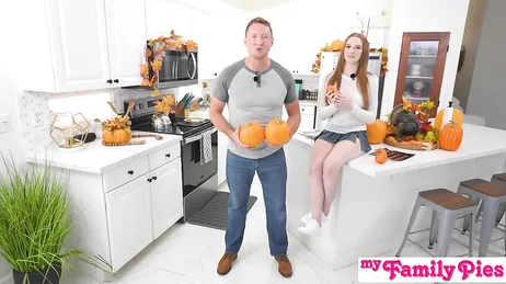 Mia nipote indossa una gonna così corta che si vede metà della sua figa