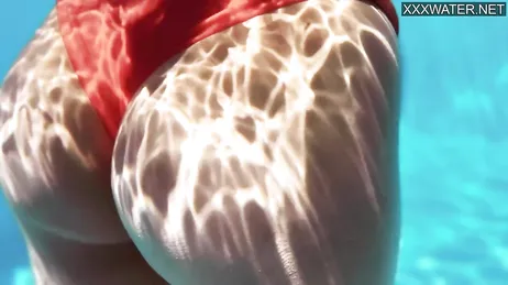 La venezuelana Yenifer Chacon entra in piscina: che gran bel culo che ha