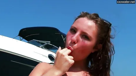 Echais de menos el calor? Con tias asi de sexys en bikini yo también !!