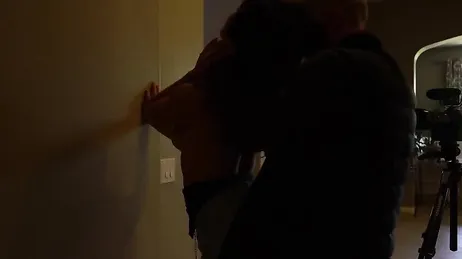 Esposa guarra le gusta que la empotren duro a cuatro patas