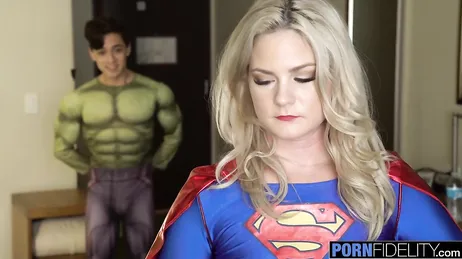 Ganz genau, mein Sohn, so fickt man den Arsch einer Mutter.