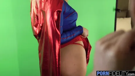 Ganz genau, mein Sohn, so fickt man den Arsch einer Mutter.