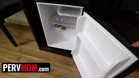 Mi marido me llama justo cuando se la estoy chupando a otro tío