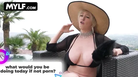 Wow, Mama hat aber große, beeindruckende Brüste!