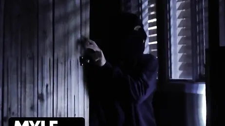 Un ladrón se ha colado en casa de mamá, joder, correrá peligro?