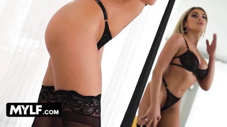 Doe hem erin, zoon, ze is klaar voor dubbele penetratie XXX..!!