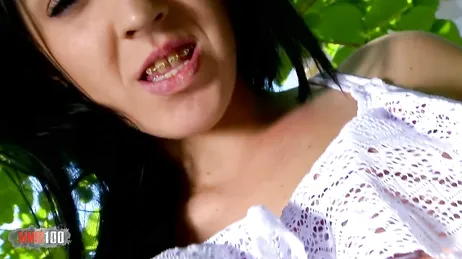 Was für eine großartige, wenn auch gehbehinderte Frau! Die wundervolle Spanierin Pamela Sanchez setzt immer ein Statement.