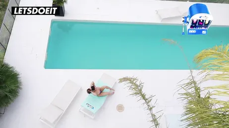 OnlyFans-Model sonnt sich auf eine ziemlich ungewöhnliche Weise