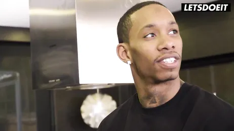 Gorda venezolana disfruta ella sola de dos enormes pollas XXL