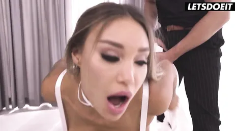 Die Russin hat einen Arsch wie die japanische Flagge, was für ein abgefuckter Arsch!!