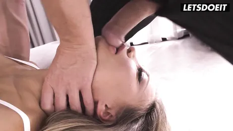 Die Russin hat einen Arsch wie die japanische Flagge, was für ein abgefuckter Arsch!!