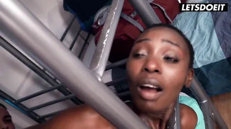 I see my roommate dancing naked, what a woman