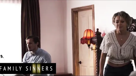 Der Freund ihres Mannes kommt sie besuchen, wenn er weiß, dass sie allein zu Hause ist.