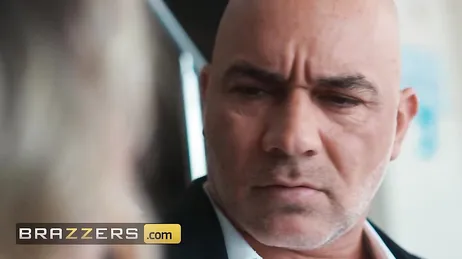 Mamá se acaba de separar y ya está buscando un pollazo