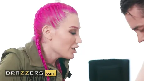 Je savais que tu voudrais coucher avec lui, putain, t'es une putain de pute