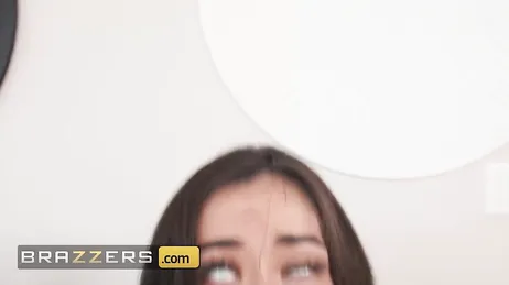 Je savais que tu voudrais coucher avec lui, putain, t'es une putain de pute