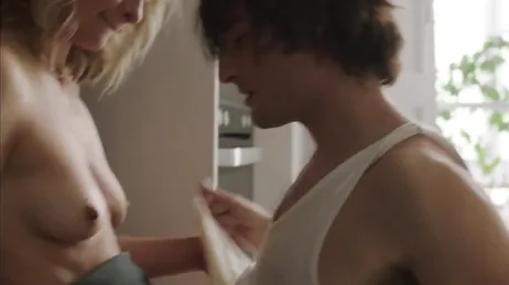 Demasiado tiempo a solas con su cuñada hasta que acaban follando como locos