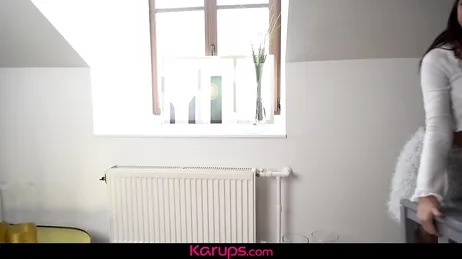 La sexy criada Ashly Rabbit no puede resistirse ante una buena polla dura