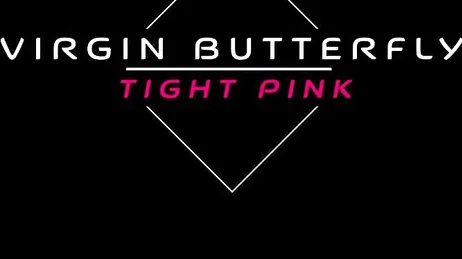 Universitaria rusa de coño estrecho se masturba en la soledad de su cuarto