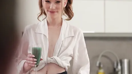 Qué guapa está hoy la hija de mi mujer: si no fuera porque es mi hijastra ...