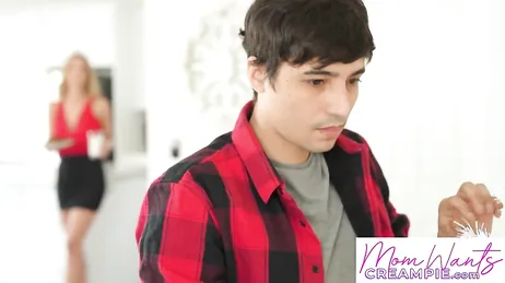 Mom has a great ass, damn, I can't stop staring at it