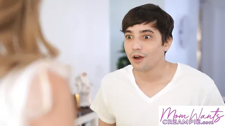 Mom has a great ass, damn, I can't stop staring at it