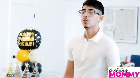 Ich lasse meinen Sohn meine Löcher erkunden, ich weiß, dass es ihm gefällt!!