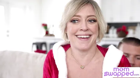 Noël approche à grands pas et ces femmes mûres le savent déjà.