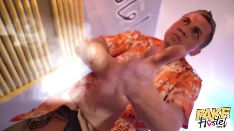 Jij hebt twee grote konten om te penetreren, verdomme, jij hebt echt geluk.