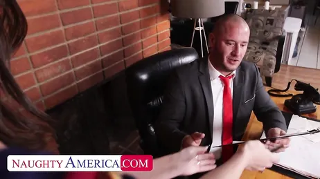 Meu chefe me fode antes da reunião de trabalho.