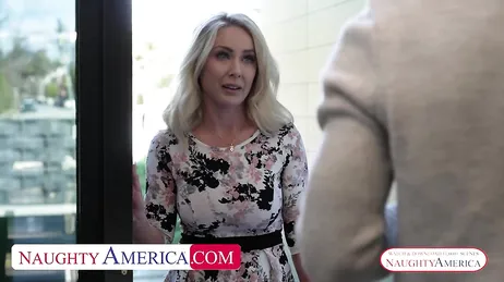 Verdammt, Mama weiß ganz genau, wie einfach es ist, ihre Beine zu spreizen.