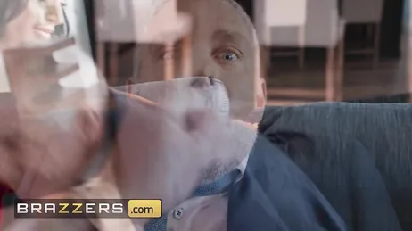 Wenn deine Mutter dich auffordert, ihren Hintern zu essen... musst du ihn essen!!