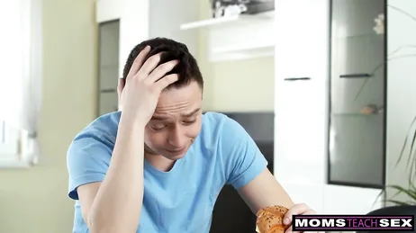 Le acaba de dejar la novia, a ver como le animo yo ahora ...