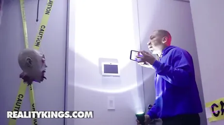 Die Kostümparty endet in einer gewaltigen XXX-Pornoorgie