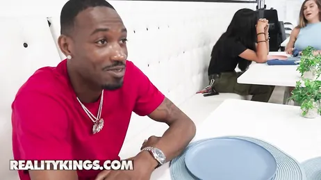 Manche von ihnen kennen keine Grenzen; wenn sie Lust auf einen Schwanz haben, dann essen sie ihn, koste es, was es wolle.