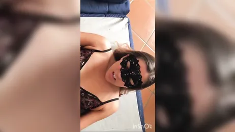 Selbstgedrehtes Pornovideo eines italienischen Amateurpaares, das ununterbrochen Sex hat