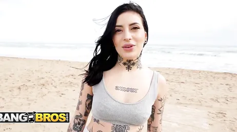 Beautiful Argentinian woman films herself as a young Spaniard has sex with her from behind in the street